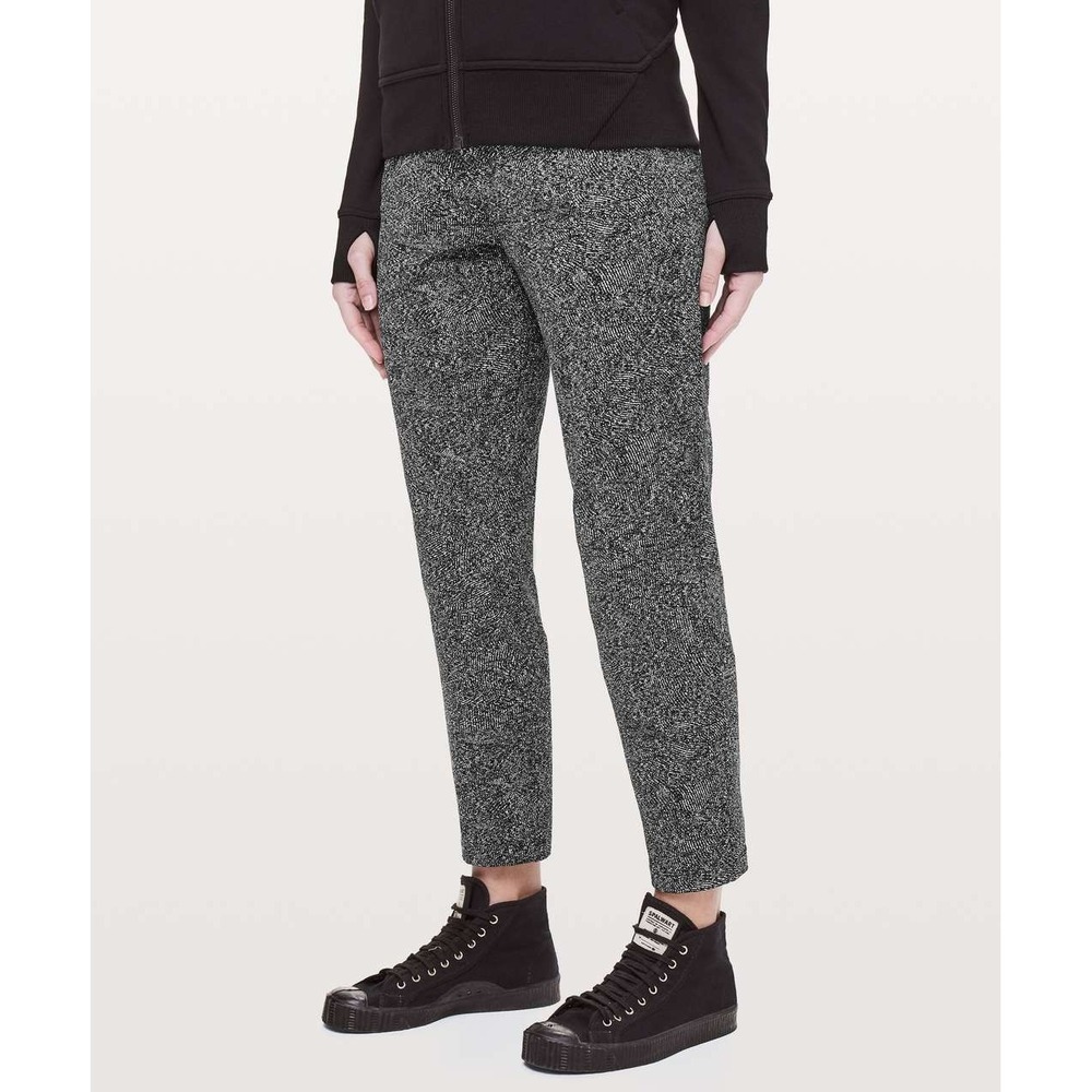 Lululemon On the Fly Pant Size 6 Feathered Jacquard Black White Full-On Luxtreme